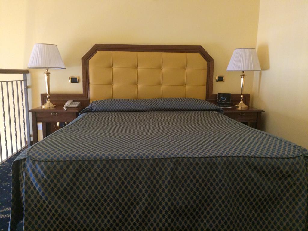Hotel San Giorgio Чивитавеккья Экстерьер фото